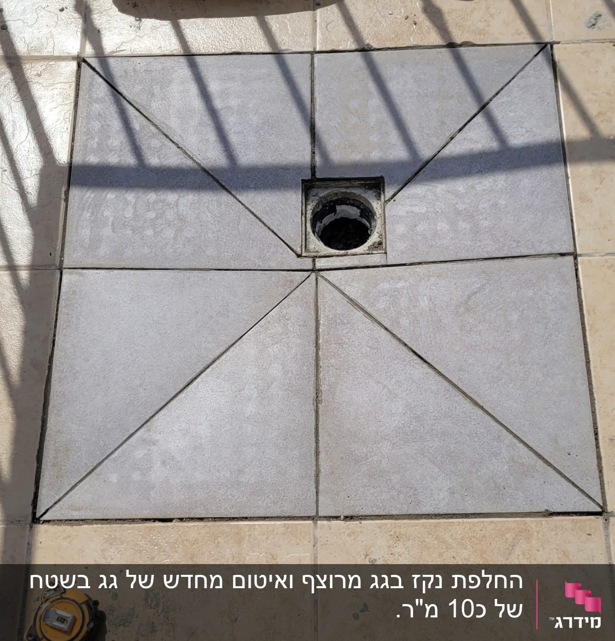 החלפת נקז בגג מרוצף ואיטום מחדש של גג בשטח של כ10 מ"ר.